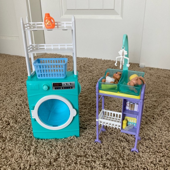 Barbie - Assorted Dolls and Accessories - Picture 6 of 7